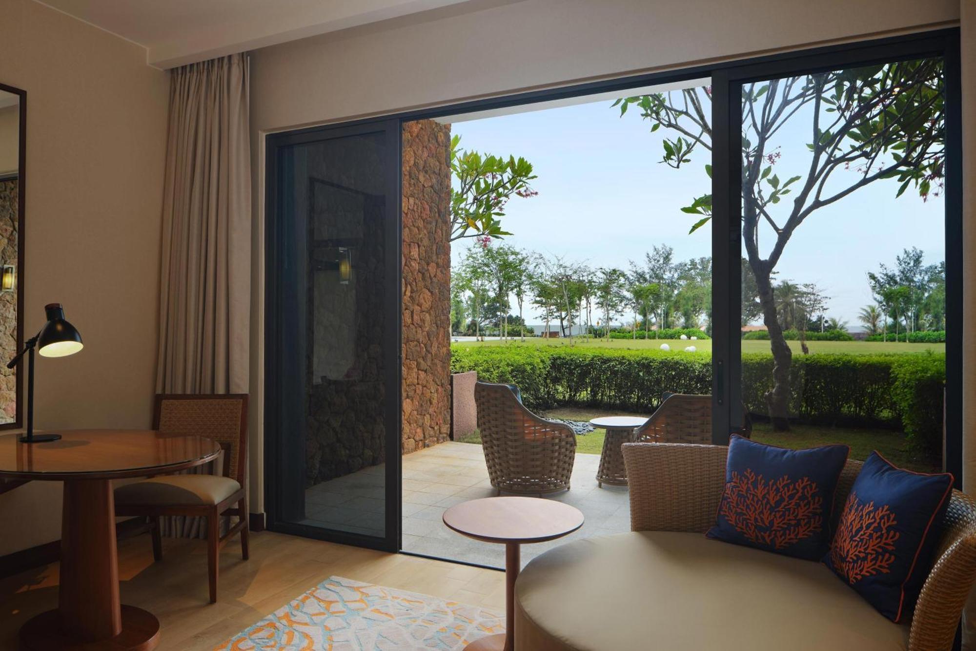 The Westin Desaru Coast Resort Exterior foto Deluxe Room with private balcony